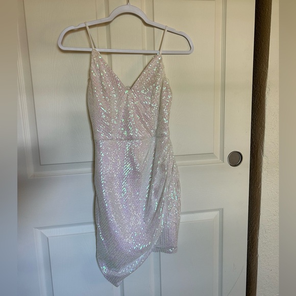 white party dress with iridescent sequins - Picture 1 of 5